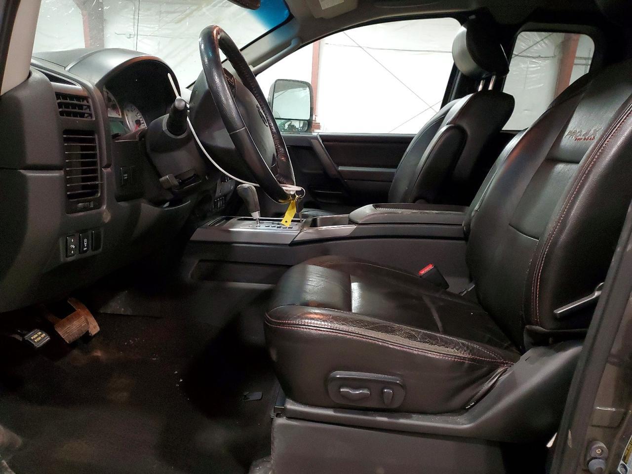 2011 Nissan Titan SV