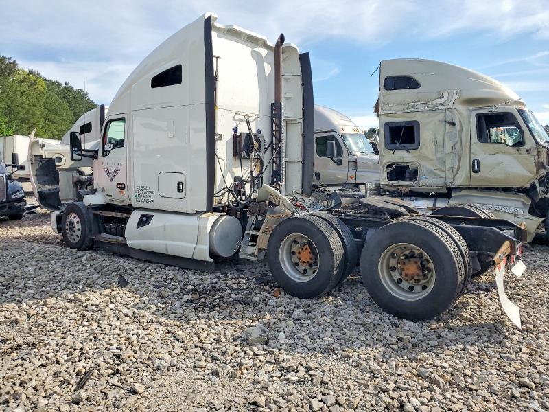 2016 Kenworth T680 Semi Truck