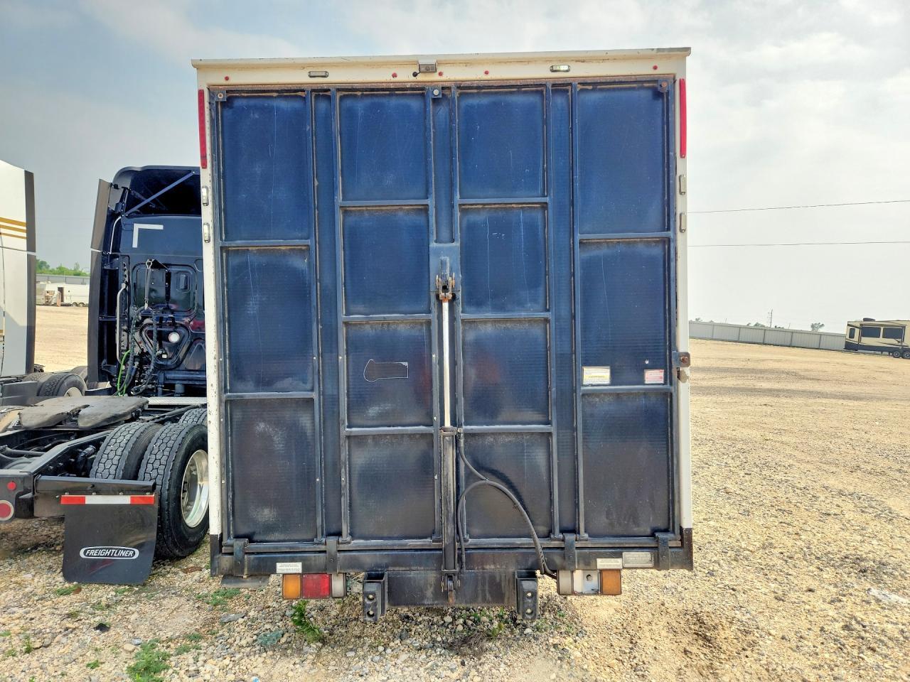 2017 Isuzu NPR HD BOX Truck