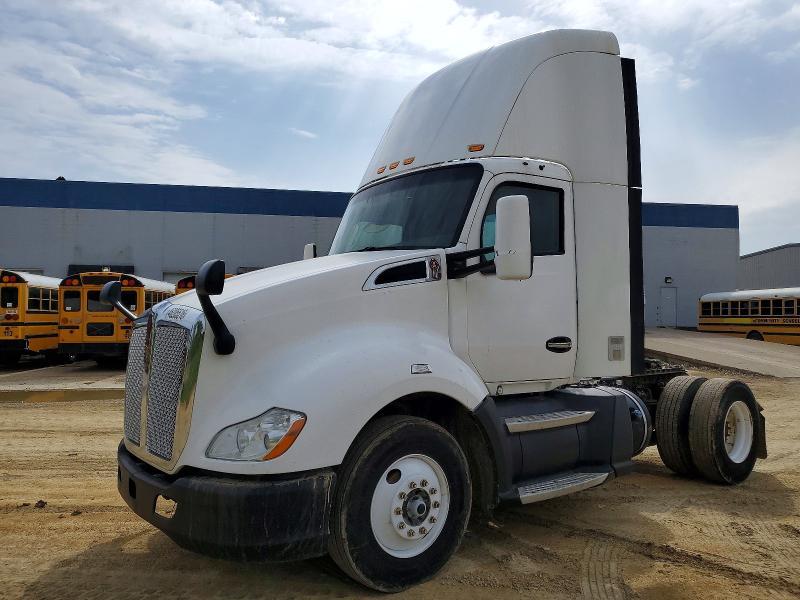 2016 Kenworth T680 Semi Truck