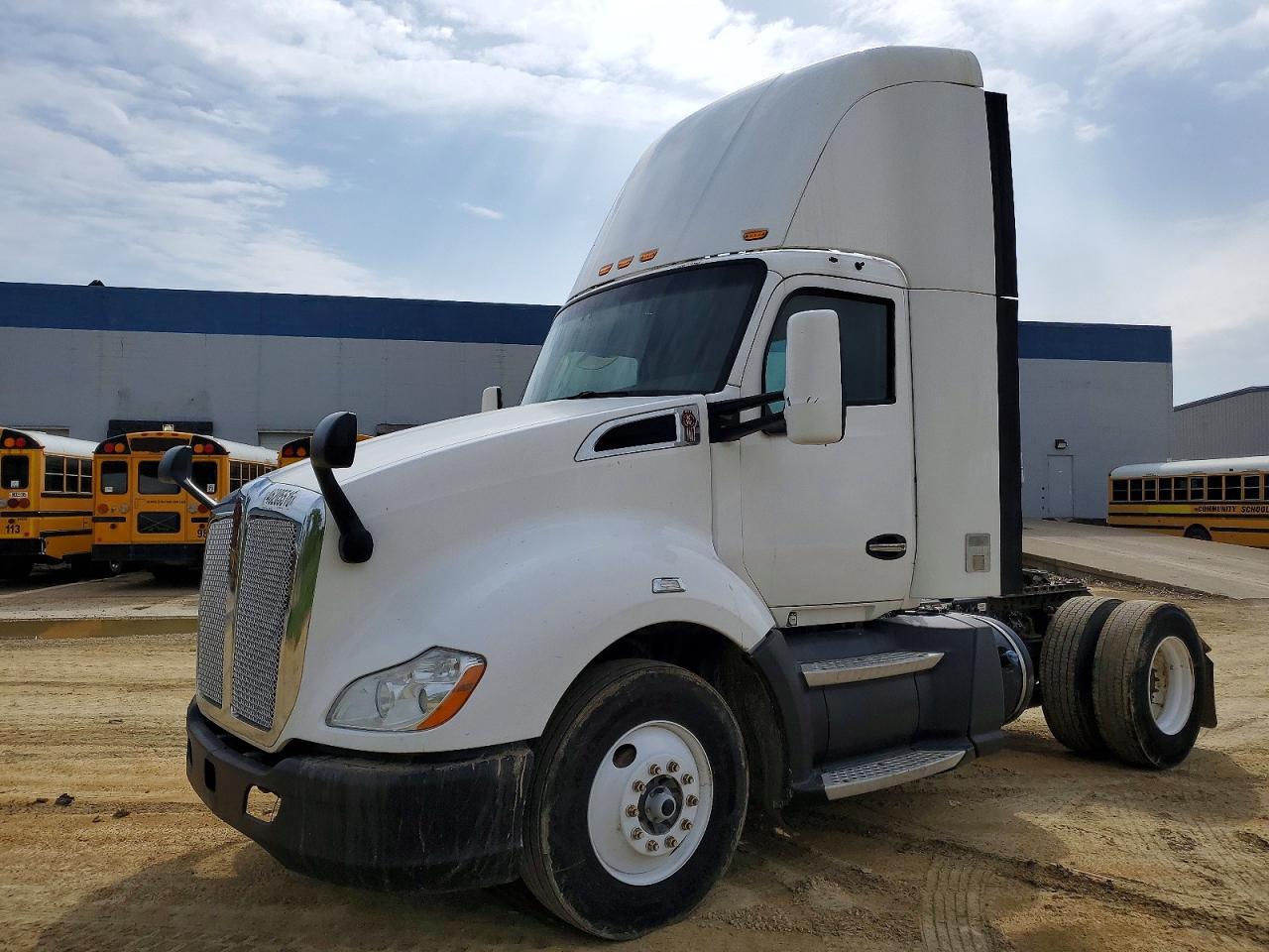 2016 Kenworth T680 Semi Truck