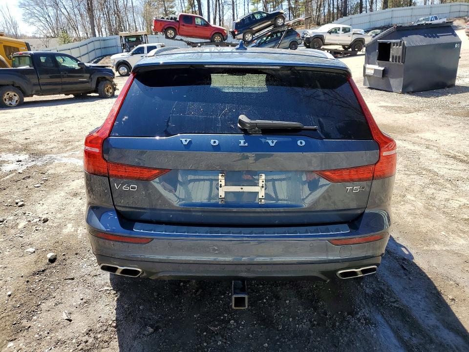 2021 Volvo V60 Cross Country T5 Momentum