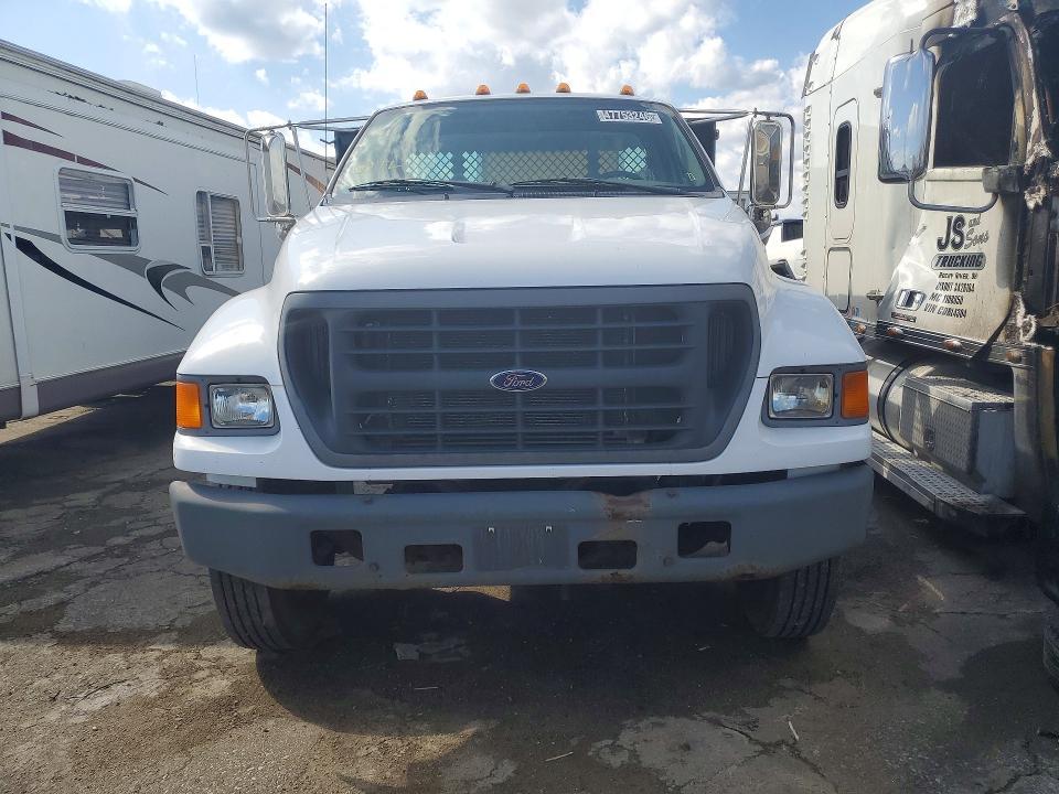 2002 Ford F650 Super Duty Flatbed Truck
