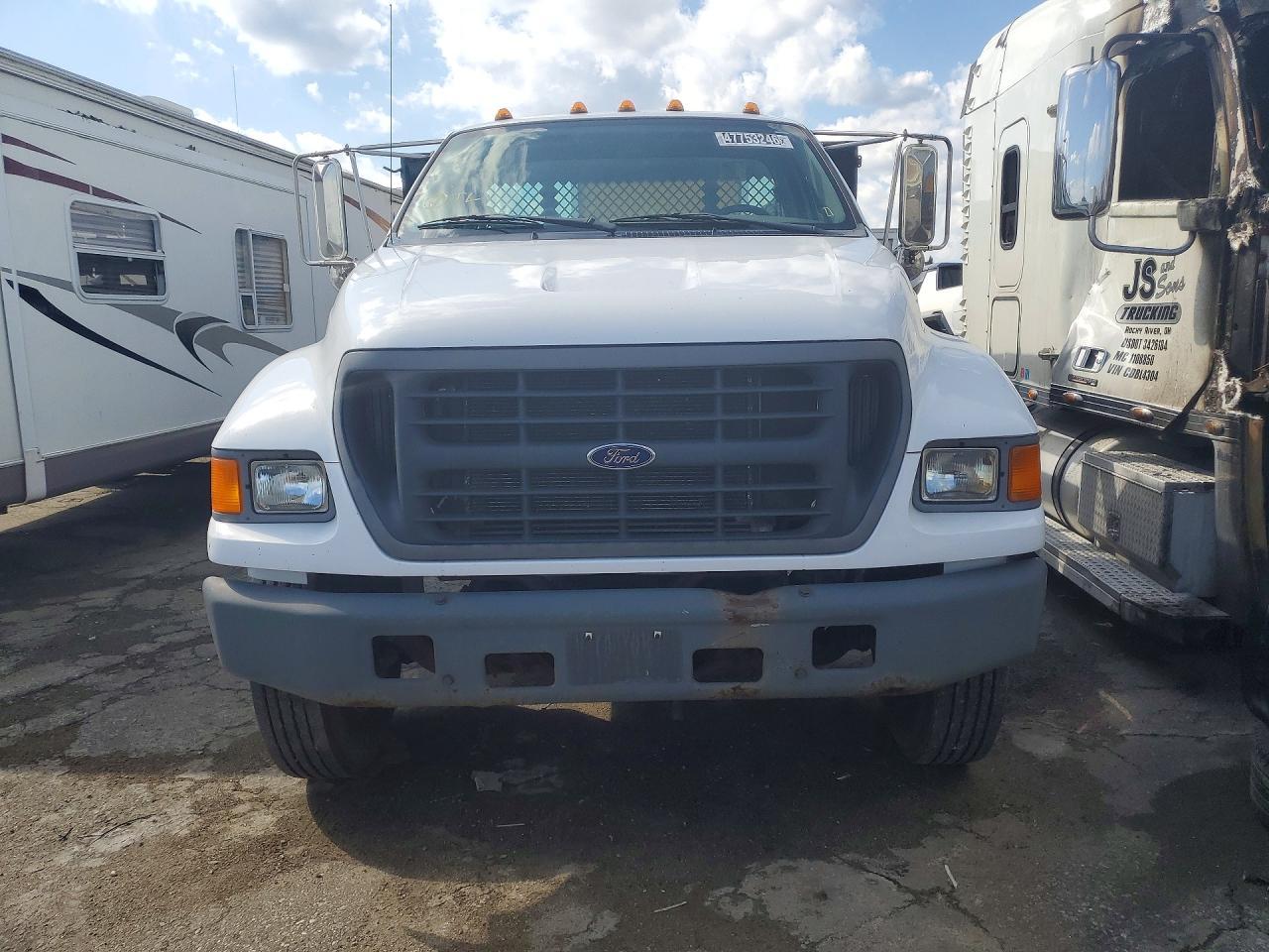 2002 Ford F650 Super Duty Flatbed Truck
