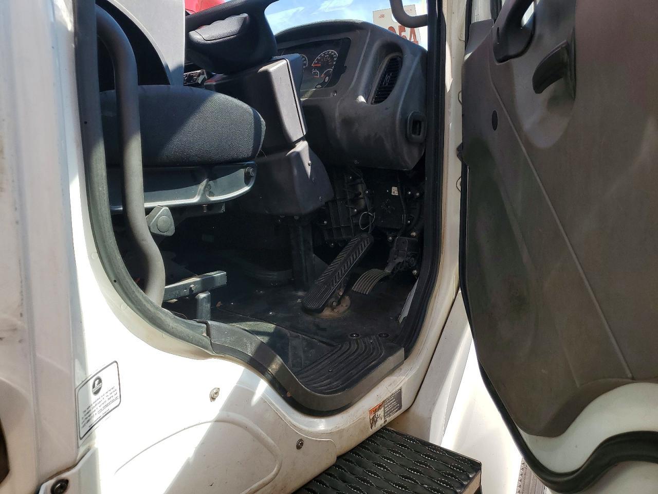 2020 Freigliner 2020 Freightliner Business Class M2 Sweeper Truck