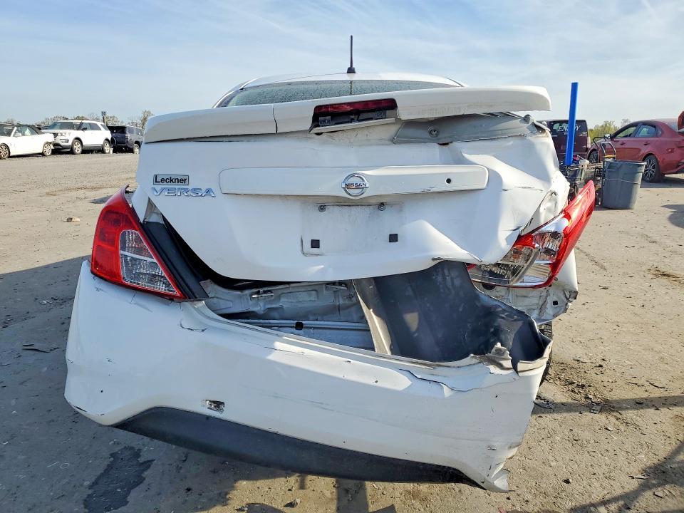 2018 Nissan Versa s Plus