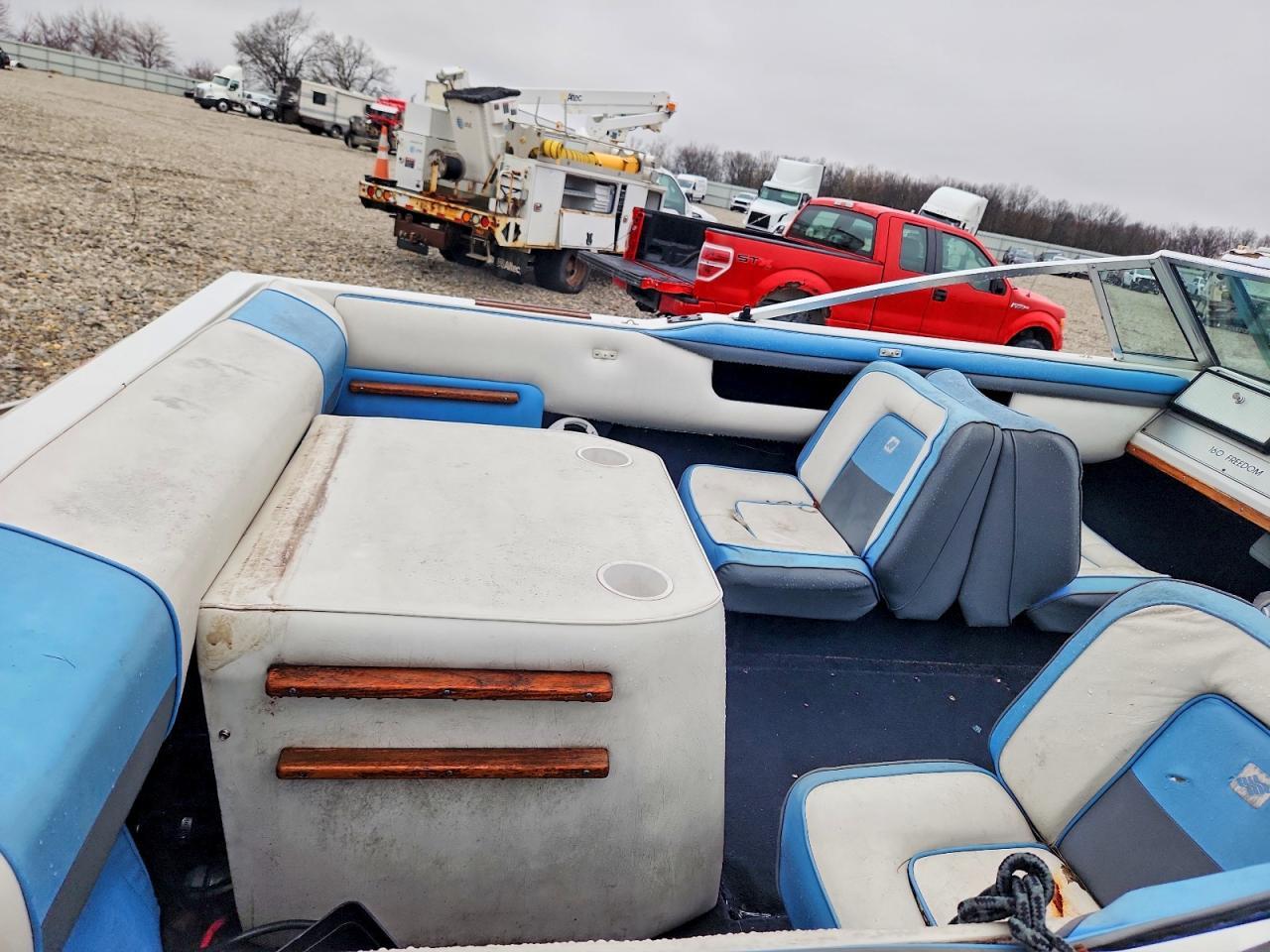 1989 Four Winds 1989 Four Winns Boat