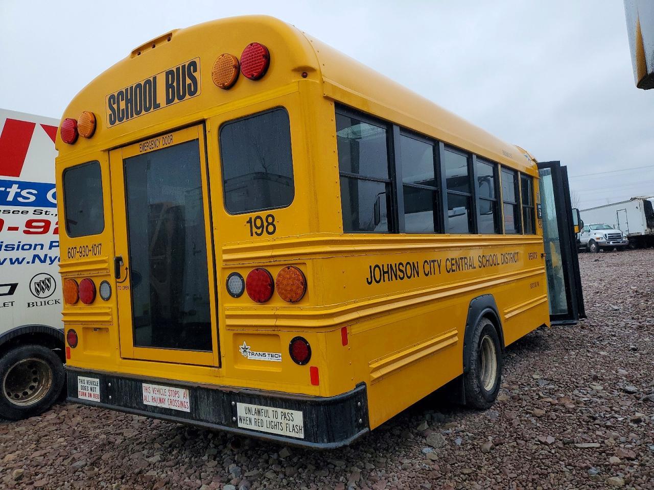 2022 Ford Econoline E450 Super Duty Cutaway Van