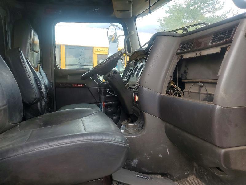 2010 Kenworth Construction W900