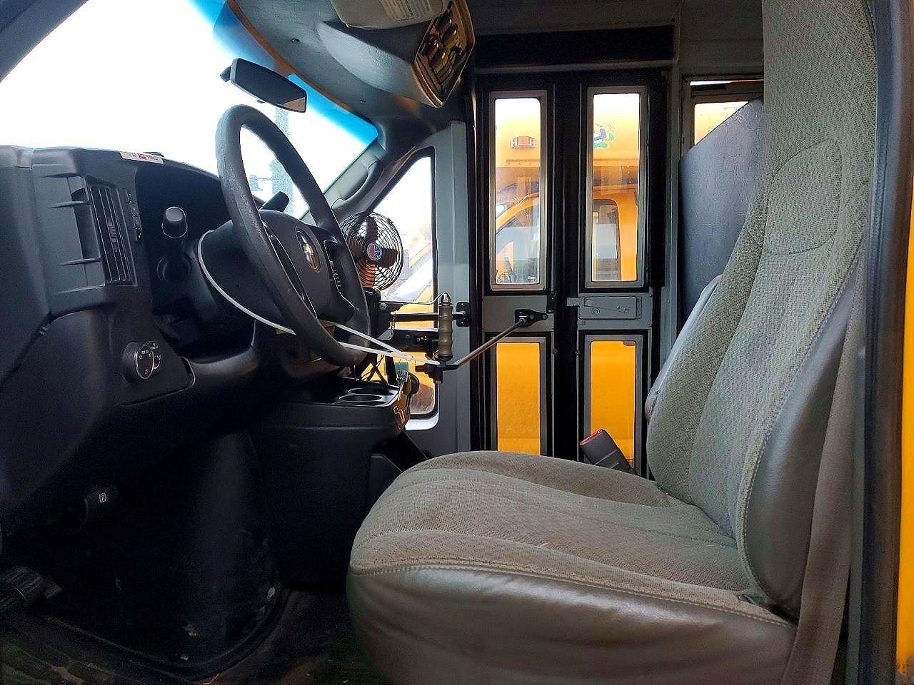2010 Chev Express Cutaway G4500
