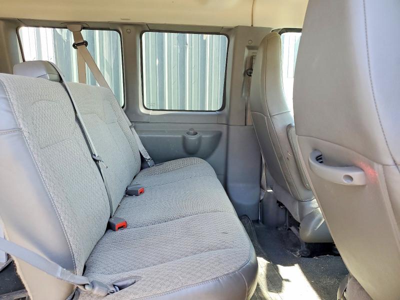 2017 Chevrolet Express G2500 lt