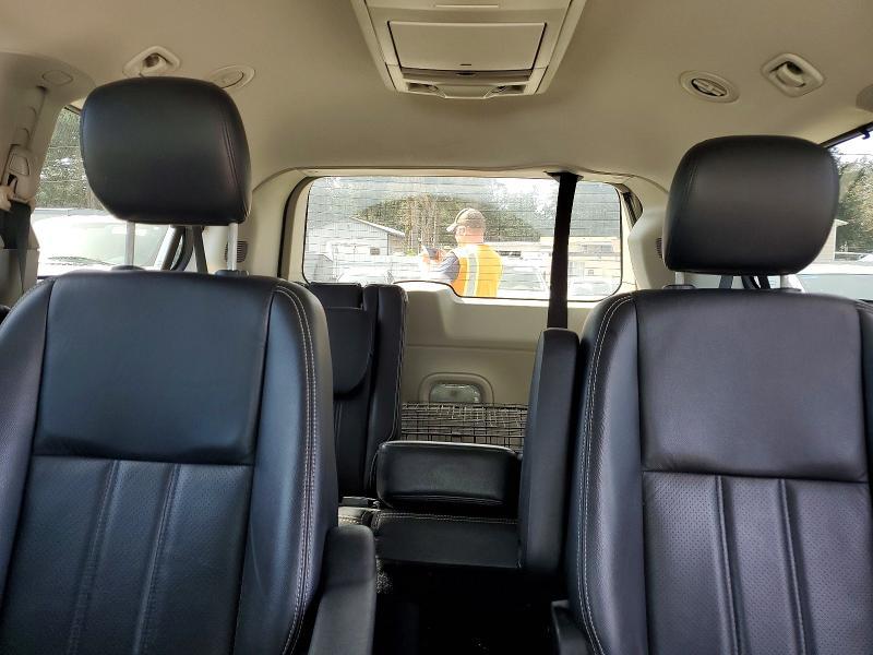 2012 Chrysler Town & Country Touring l