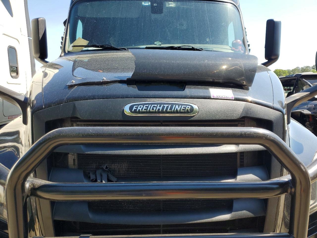 2020 Freigliner Cascadia 126