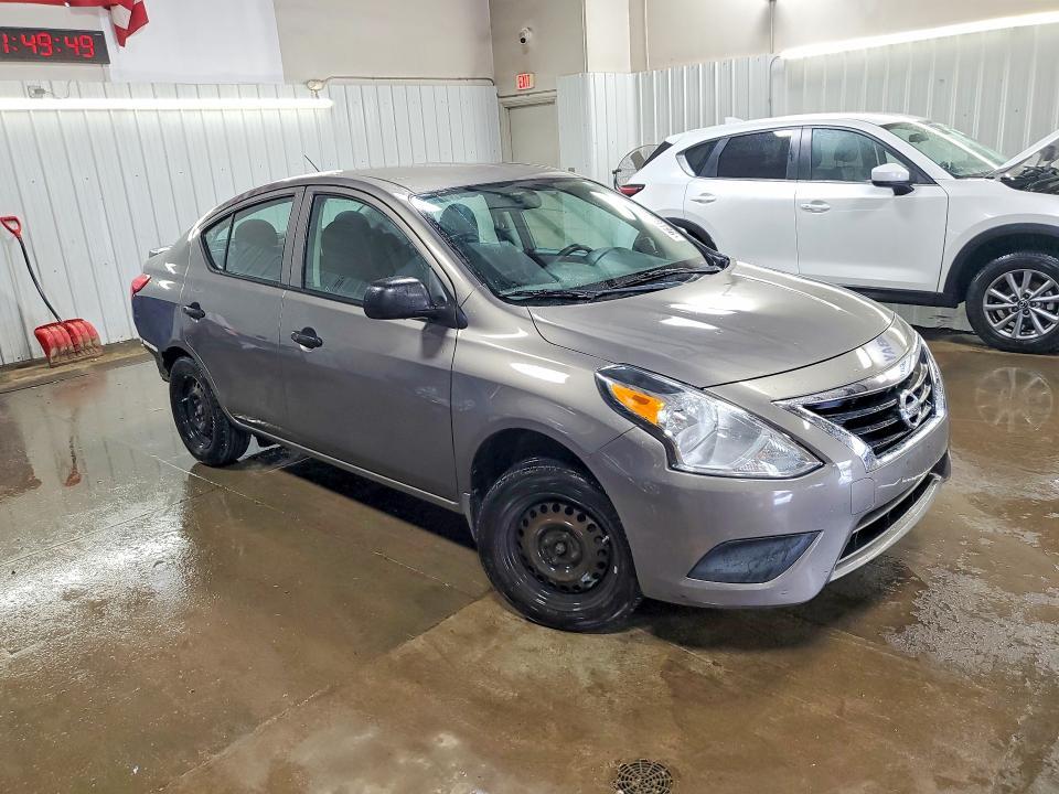 2015 Nissan Versa 1.6 s Plus