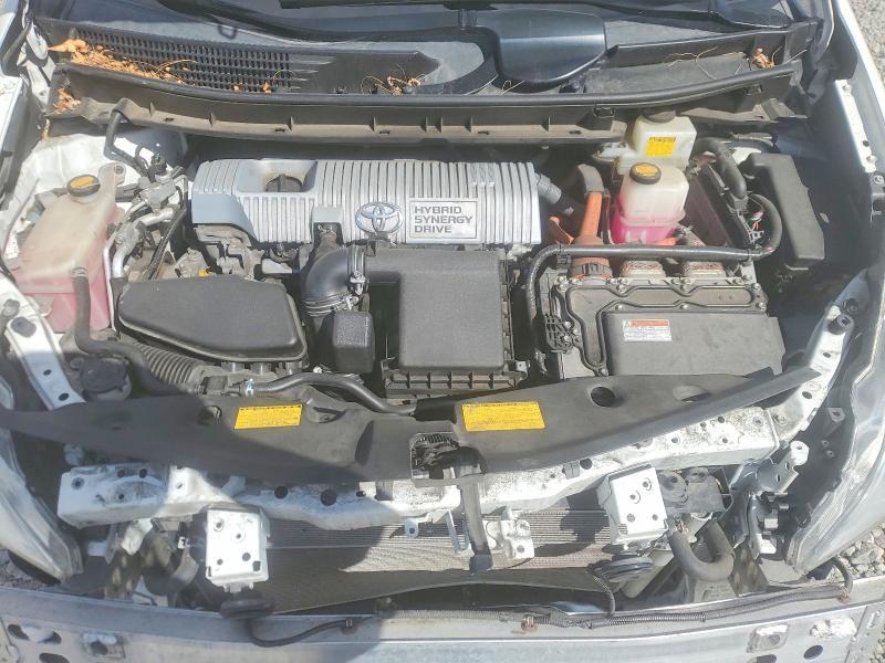 2013 Toyota Prius v Three