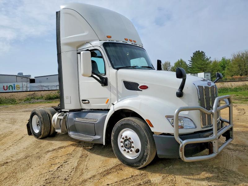 2018 Peterbilt 579 Semi Truck
