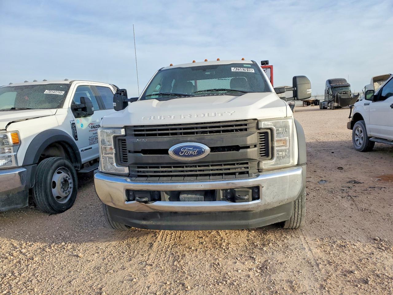 2018 Ford F550 Super Duty Flatbed Truck
