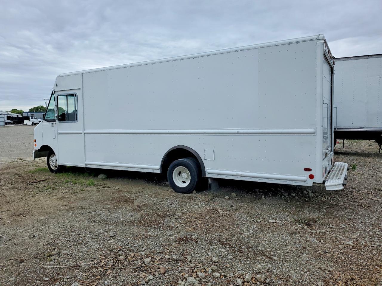 2010 Ford E450 Delivery Truck