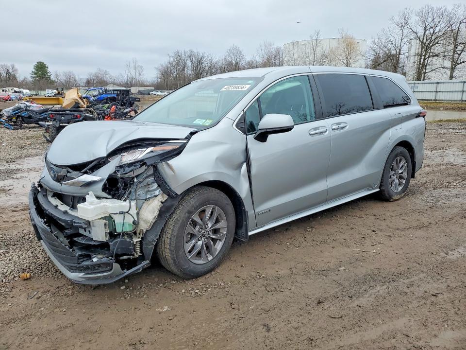 2021 Toyota Sienna le 8-passenger