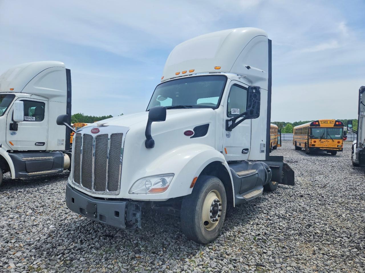 2018 Peterbilt 579 Semi Truck
