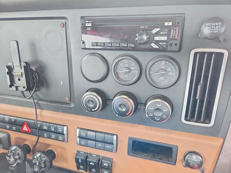 2020 Freightliner Cascadia 126 Semi Truck