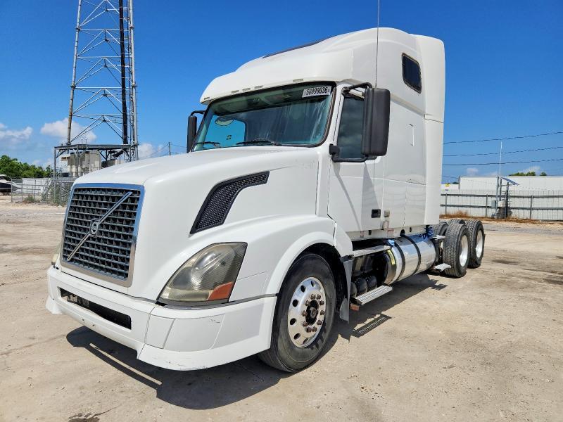 2012 Volvo VNL Semi Truck