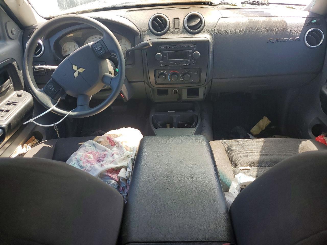 2006 Mitsubishi Raider LS