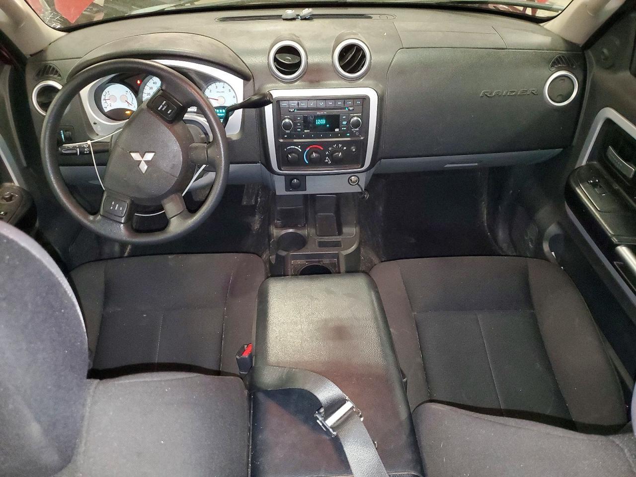 2008 Mitsubishi Raider LS