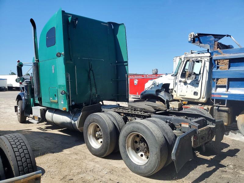 2001 Freightliner FLD120 Semi Truck