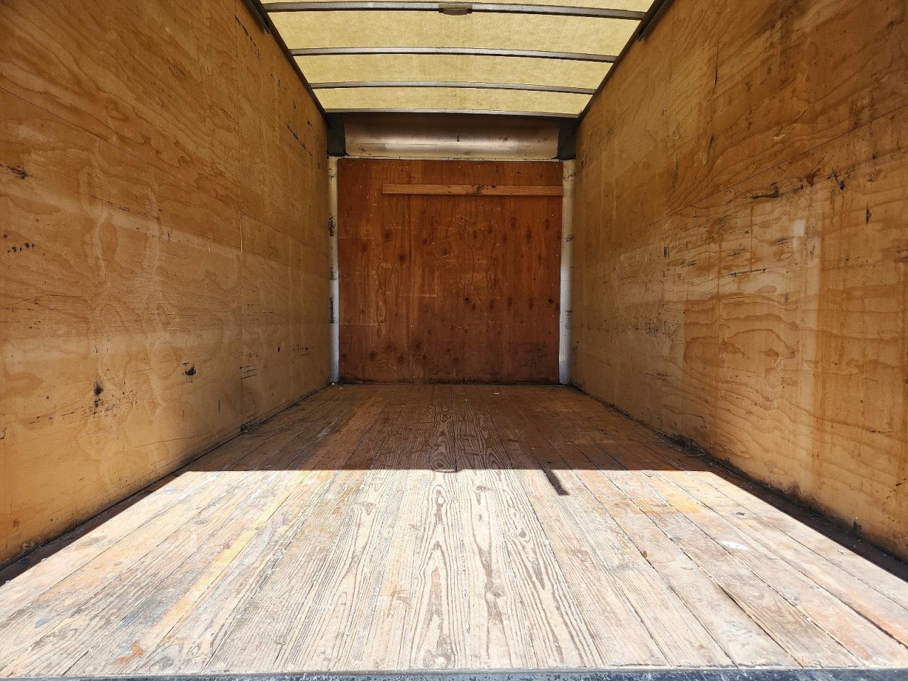 2019 Isuzu NPR XD BOX Truck
