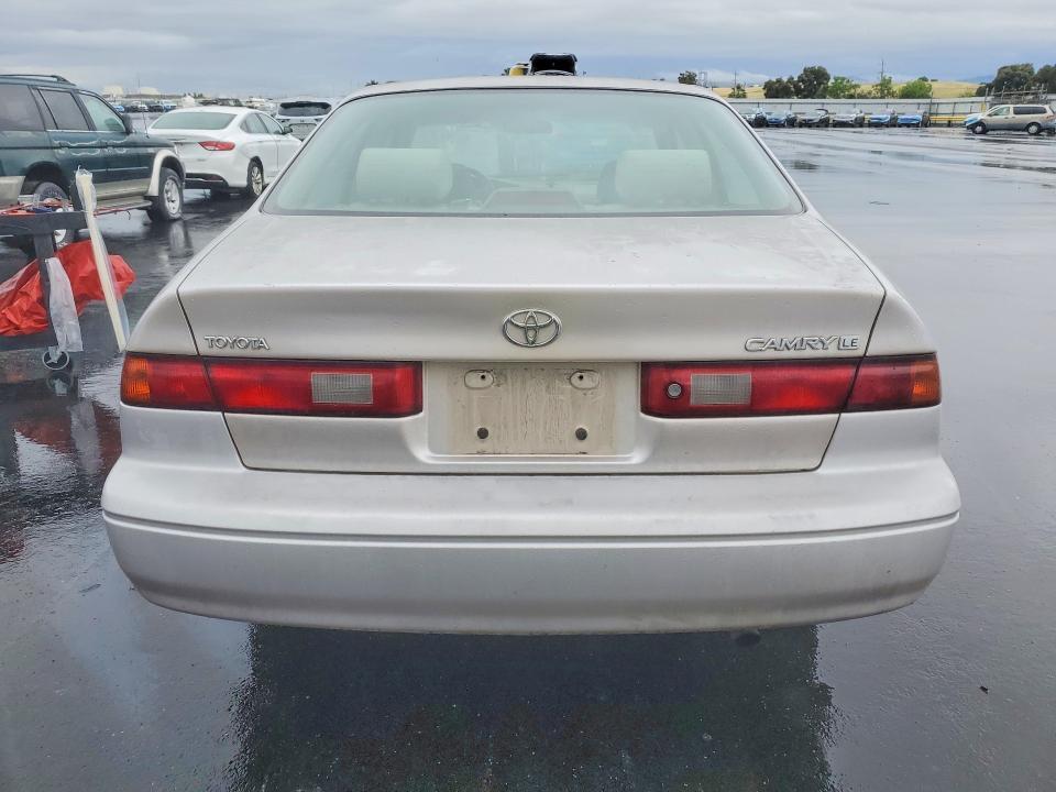 1999 Toyota Camry le