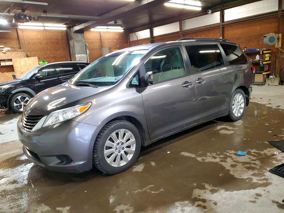 2014 Toyota Sienna le