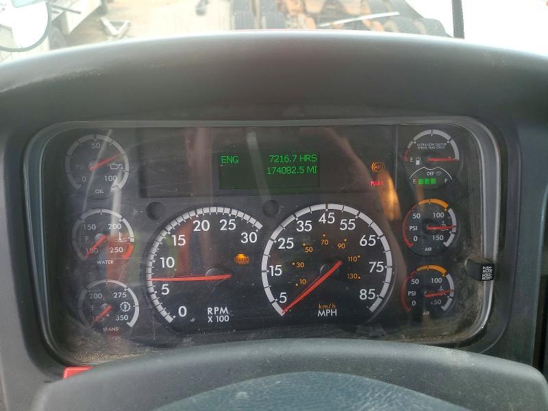 2016 Freightliner Business Class M2 Flatbed Truck