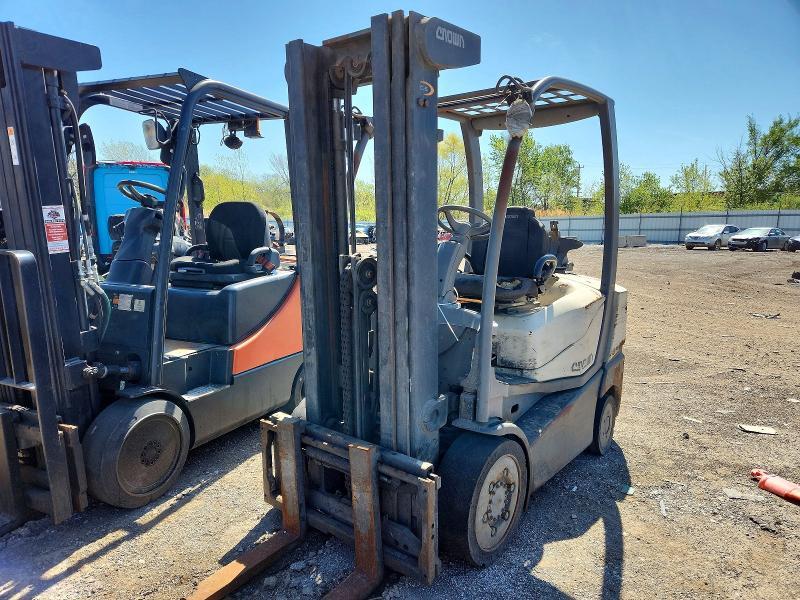 2011 Crownline Forklift