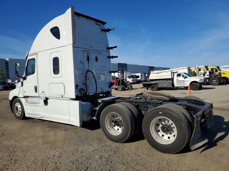 2020 Freigliner 2020 Freightliner Cascadia 126 Semi Truck