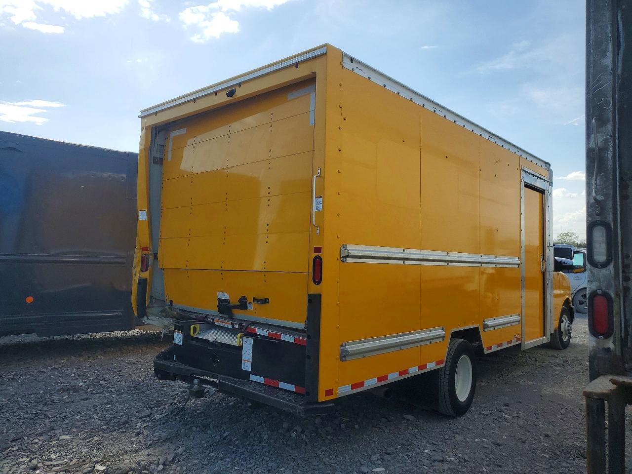 2023 GMC Savana BOX Truck