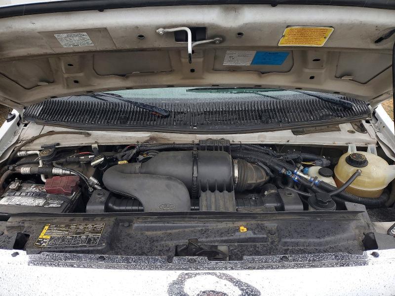 2013 Ford Econoline E450 Super Duty Cutaway Van