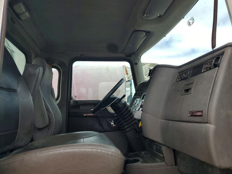 2015 Kenworth T370 Semi Truck