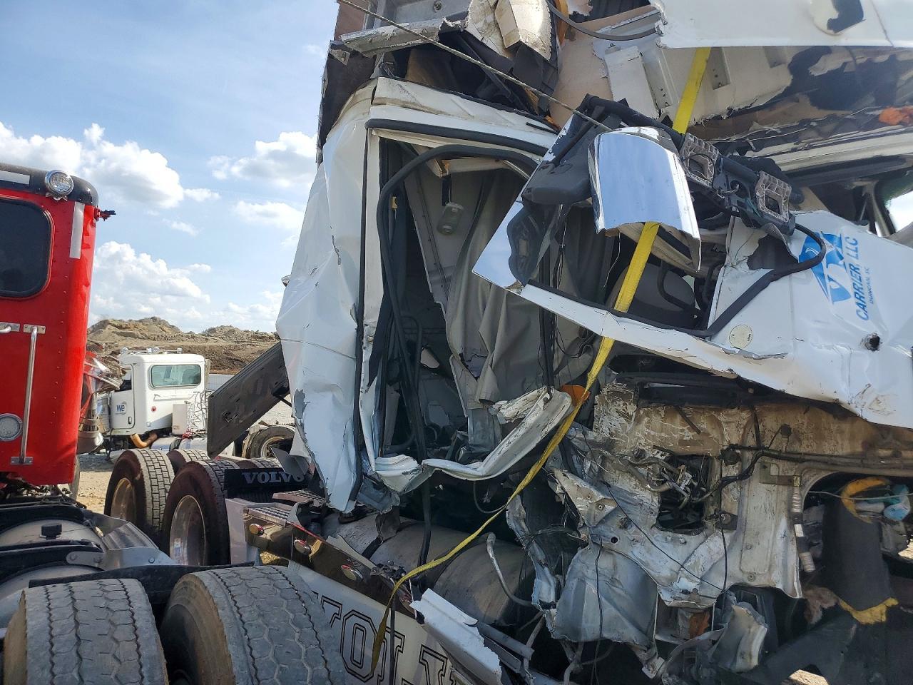 2007 Volvo VNL Semi Truck