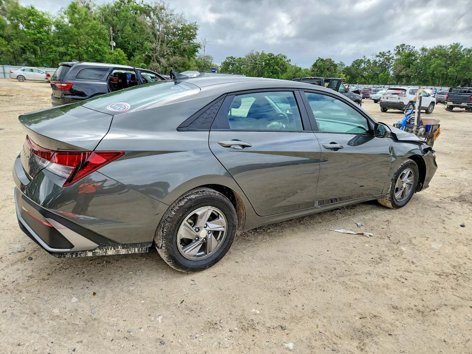 2025 Hyundai Elantra se