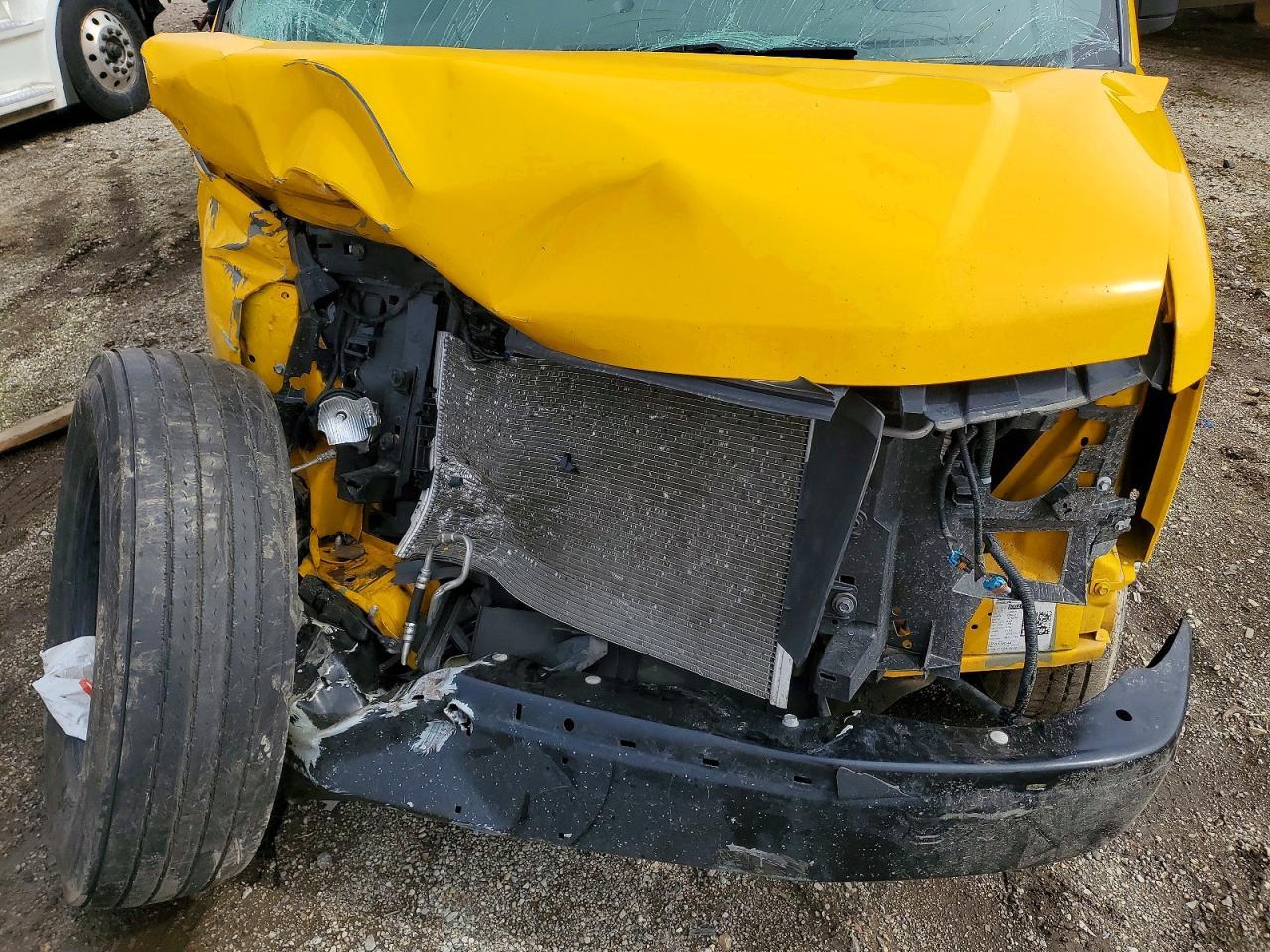 2022 GMC Savana BOX Truck