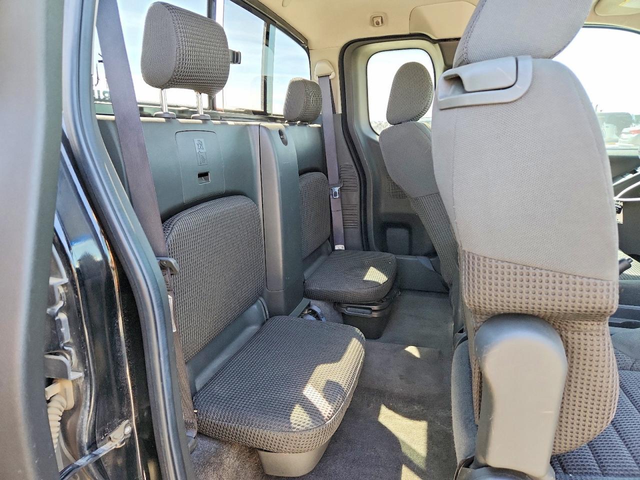 2005 Nissan Frontier SE