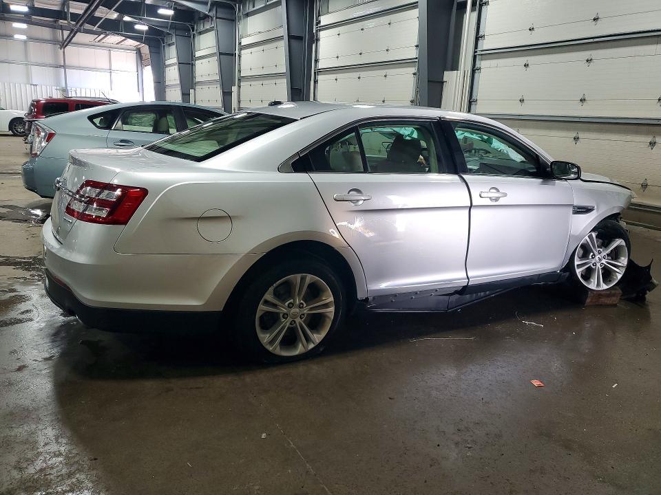 2015 Ford Taurus se