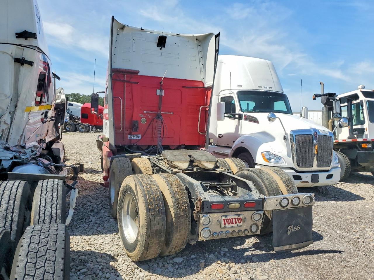 2012 Volv O VNL Semi Truck