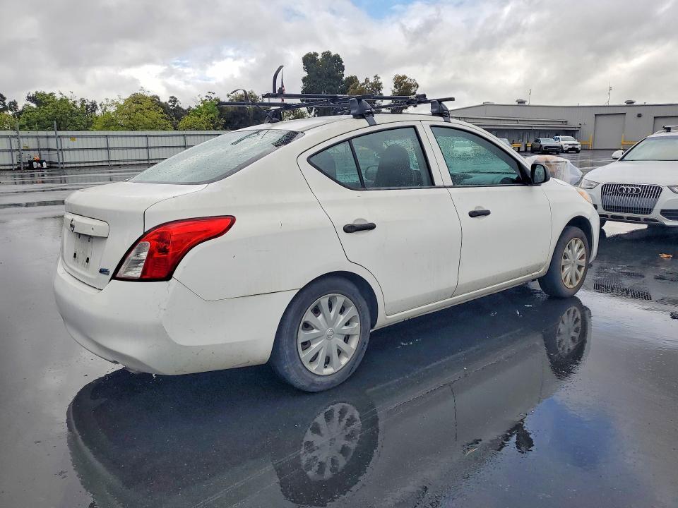 2013 Nissan Versa 1.6 s