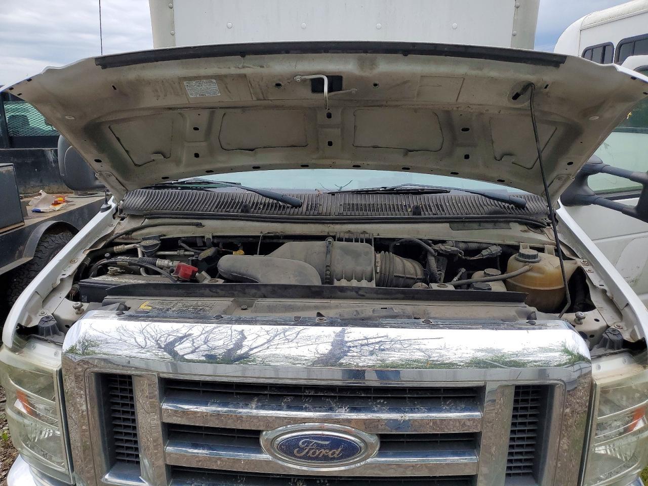 2013 Ford E350 BOX Truck