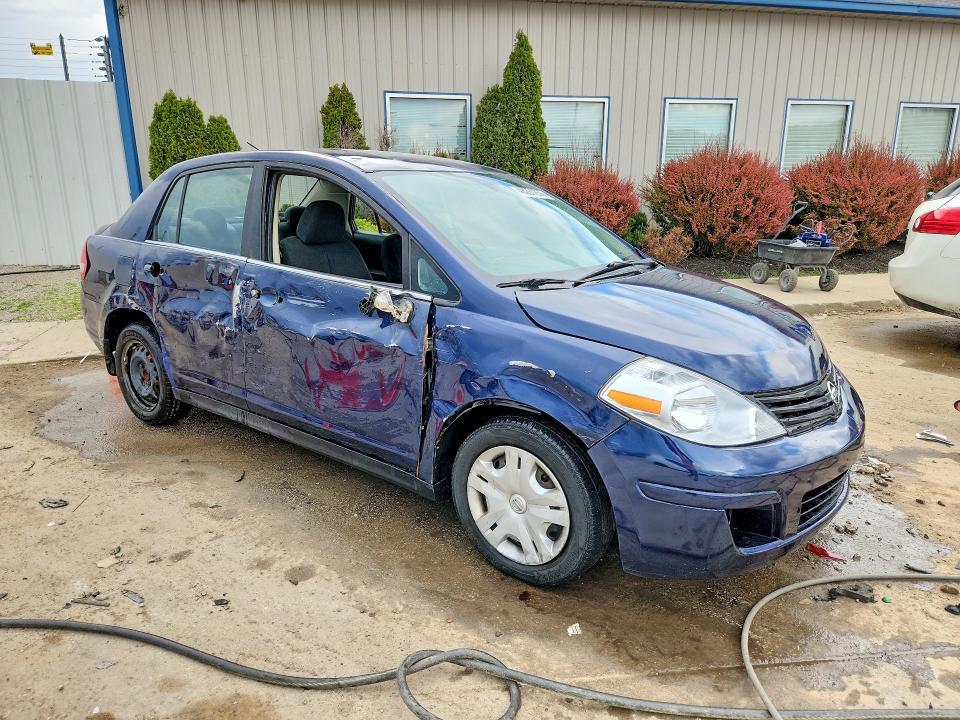 2010 Nissan Versa 1.8 s