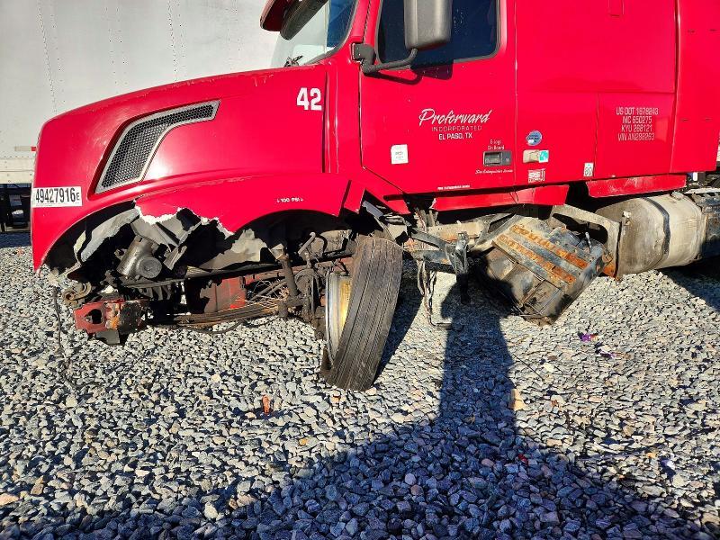 2010 Volvo VNL Semi Truck