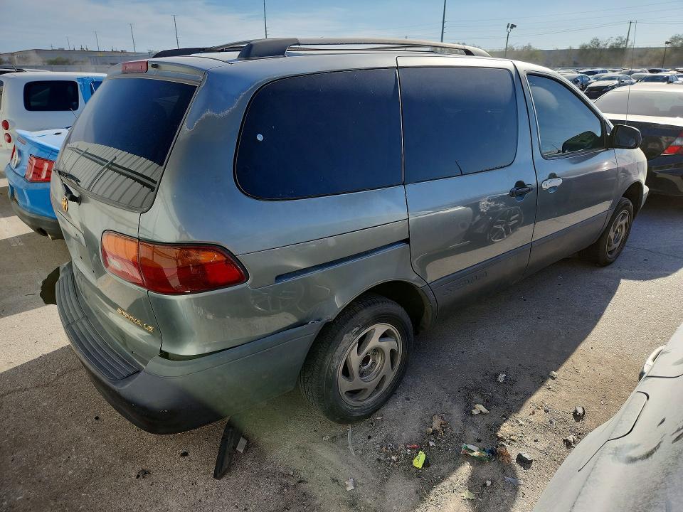 2000 Toyota Sienna le