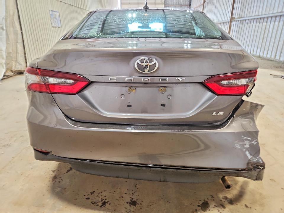 2021 Toyota Camry le